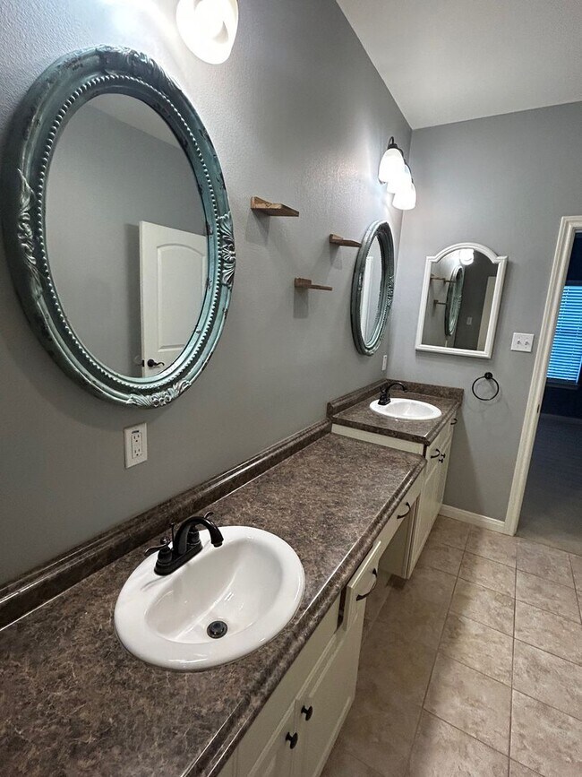 Foto del edificio - Beautifully Maintained 3 Bedroom