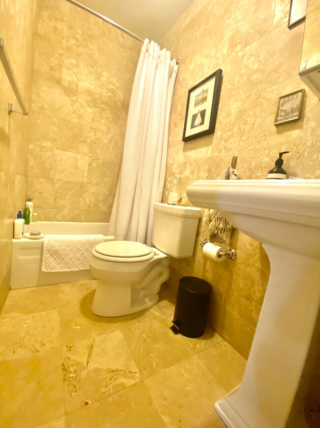 Foto del edificio - 245 W 115th St
