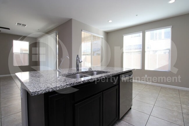 Foto del edificio - 1255 N Arizona Ave