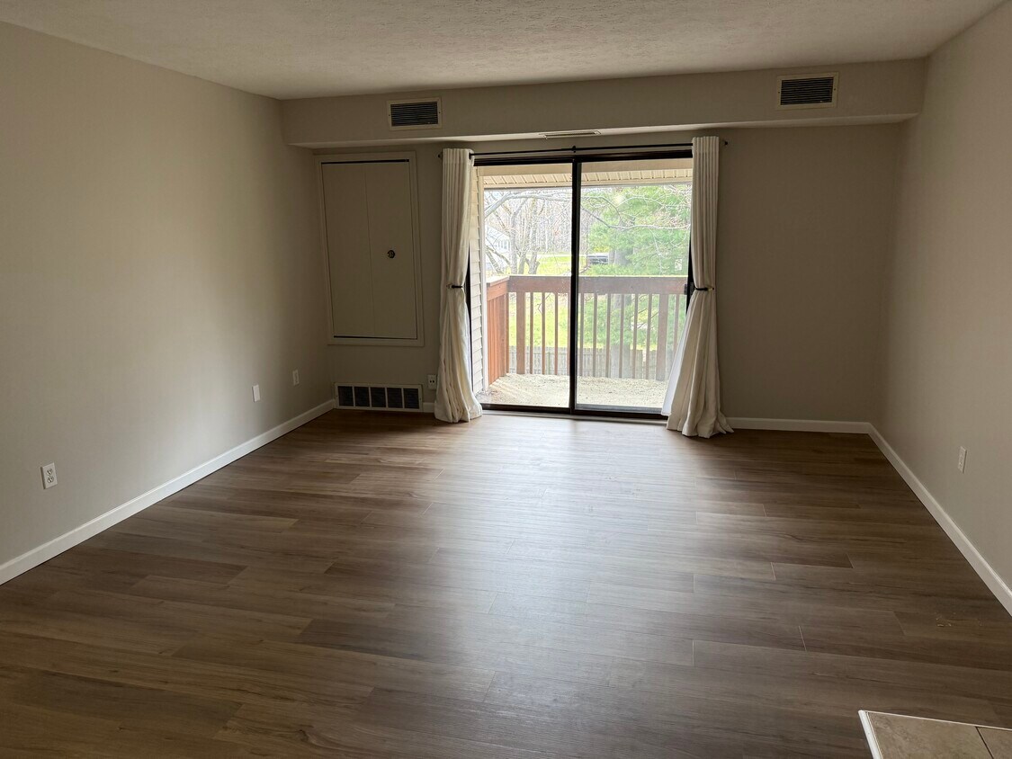 Living Room - 1544 Cedarwood Dr