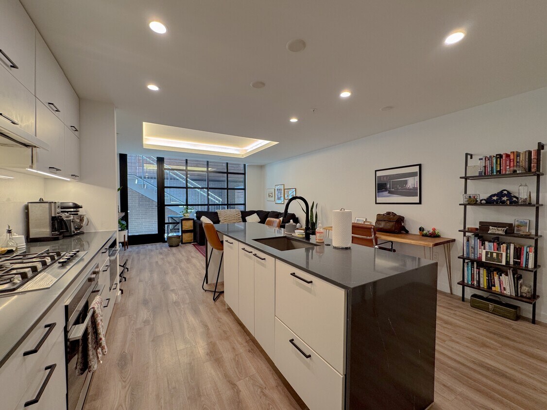 Foto principal - 1500 Harry Thomas Way NE