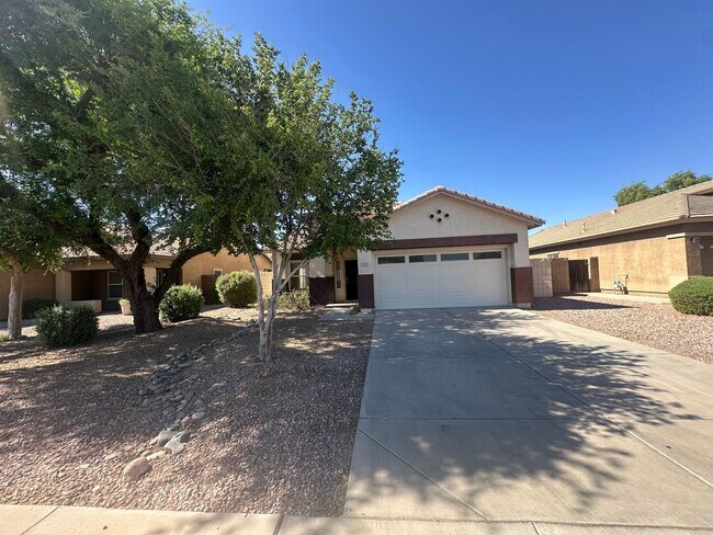 Foto del edificio - SAN TAN RANCH SINGLE LEVEL 4 BEDROOM WITH NEW FLOORING THROUGHOUT