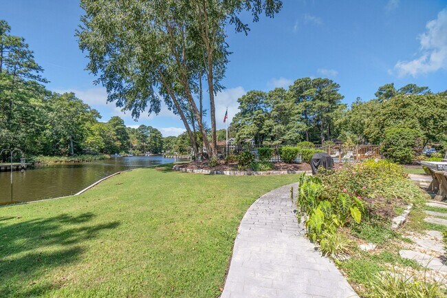 Foto del edificio - 453 Discovery Rd