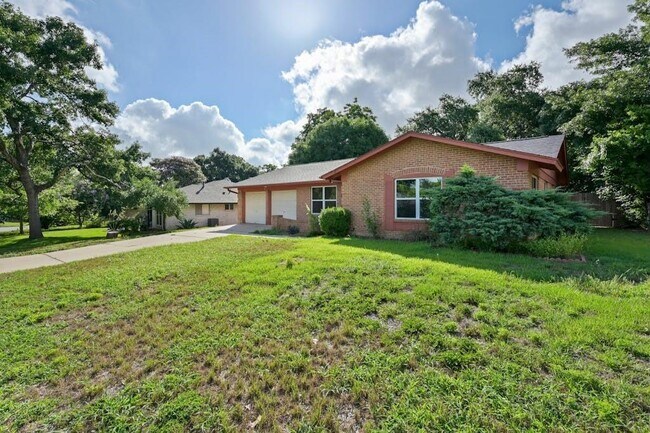 Building Photo - 9007 Viking Dr