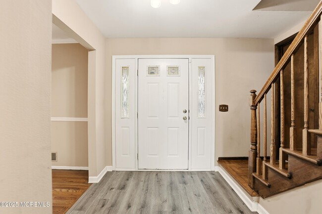 Building Photo - 1589 N Bay Ave