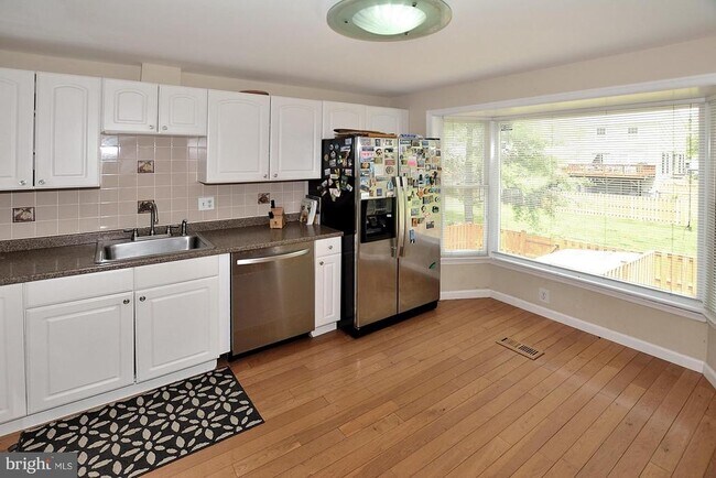 Building Photo - 7325 Crestleigh Cir