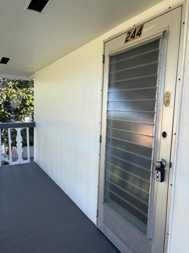 Building Photo - 244 Sheffield J