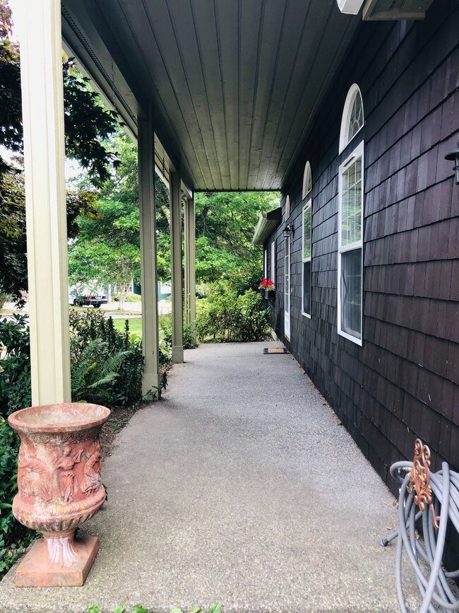 Building Photo - 3 br, 2 bath House - 19297 Schooner Ct NE