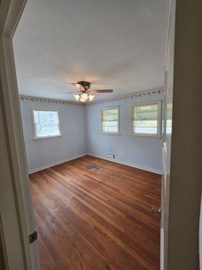 Building Photo - Great home in a great neighborhood