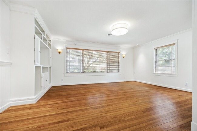 Foto del edificio - 3227 Castlewood St