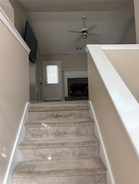 Foto del edificio - 664 Rosewood Cir