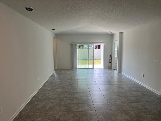 Foto del edificio - 225 Lawson Ave