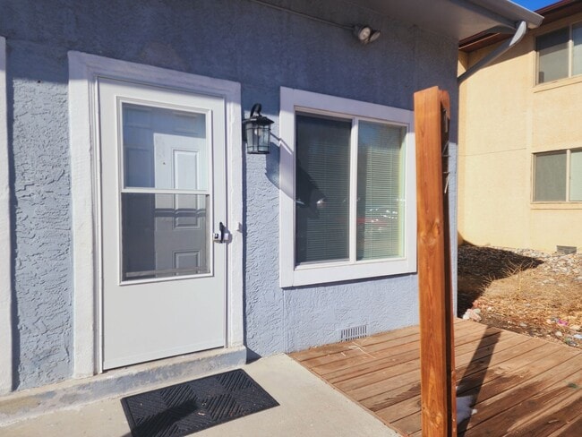 Photo - 147 Wellington St House