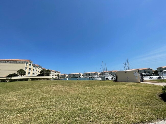 Building Photo - 19 Harbour Isle Dr W