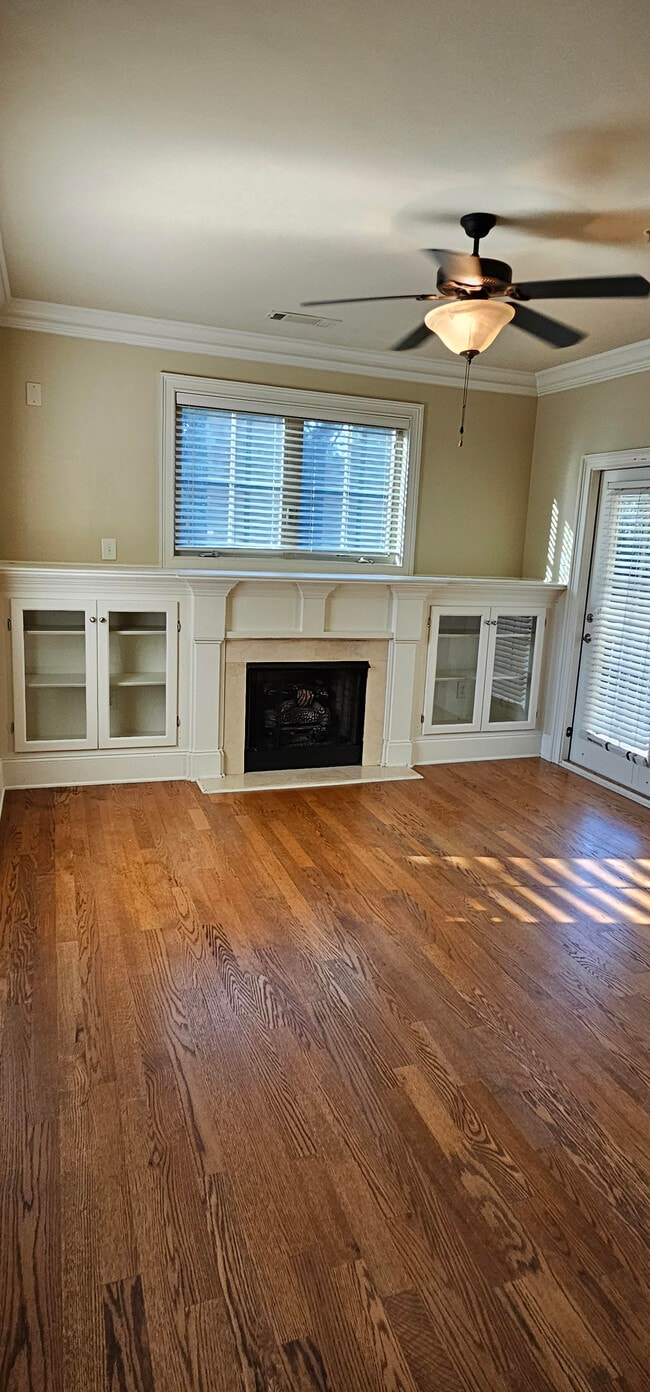 Building Photo - 801 Perennial Dr
