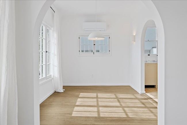 Building Photo - Beautiful Reimagined Fairfax Apartment - C...