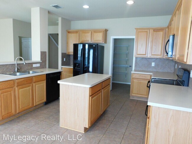 Building Photo - 5 br, 3 bath House - 109 Carmel Drive