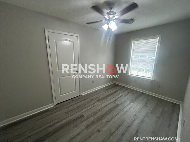 Building Photo - 201 Phillips St