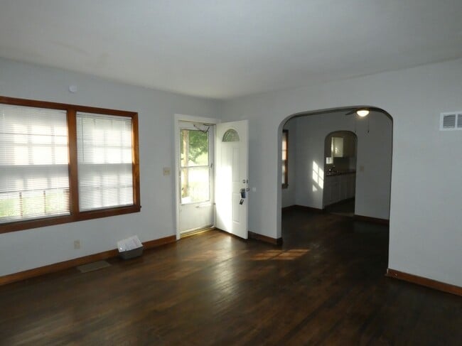 Foto del edificio - 4701 N Green Hills Rd