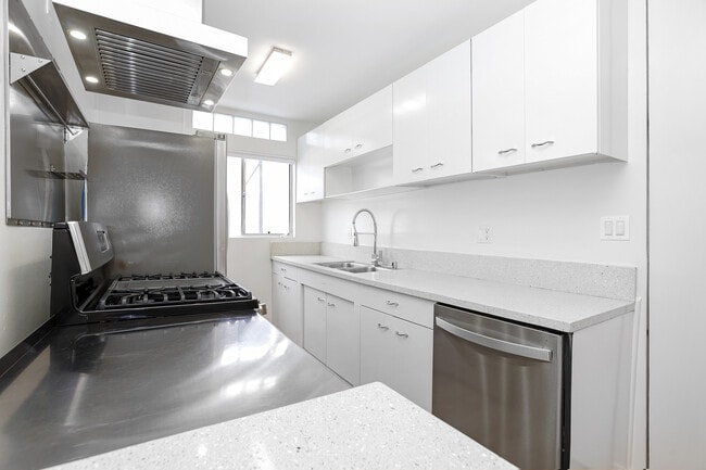 Kitchen - 951 N Curson Ave