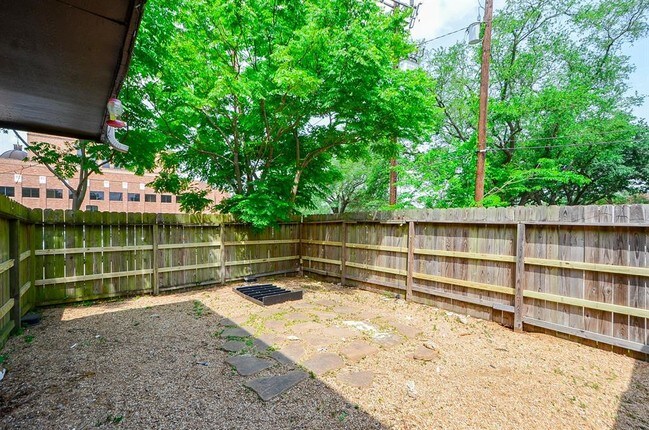 Foto del edificio - 915 S Ripple Creek Dr