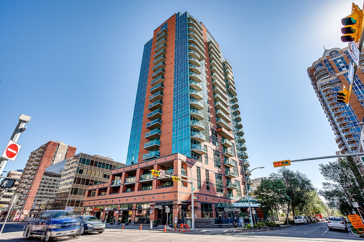 Primary Photo - 836-815 15 Ave SW