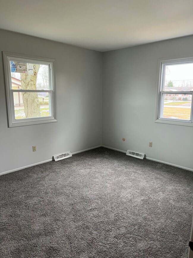 Foto del edificio - 369 Dehoff Dr