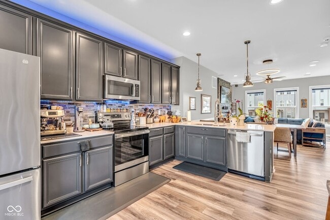 Photo - 315 Steeples Blvd House