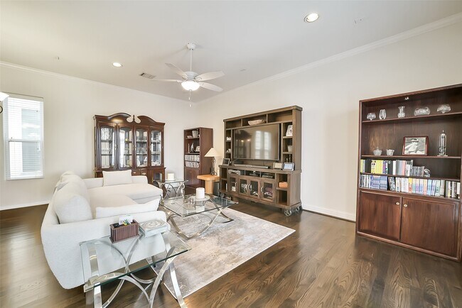 Foto del edificio - 925 W 19th St