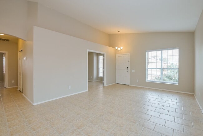 Foto del edificio - 10030 E English Woods Rd