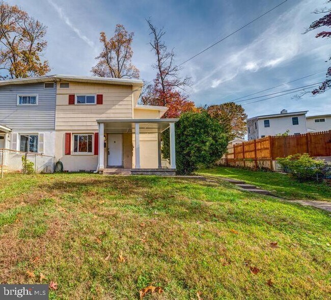 Foto del edificio - 10736 Maple St