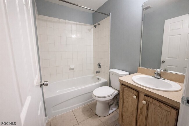 Foto del edificio - 609-611 Hawthorne Ave S