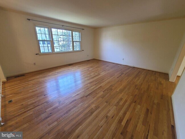 Foto del edificio - 8812 Danewood Dr
