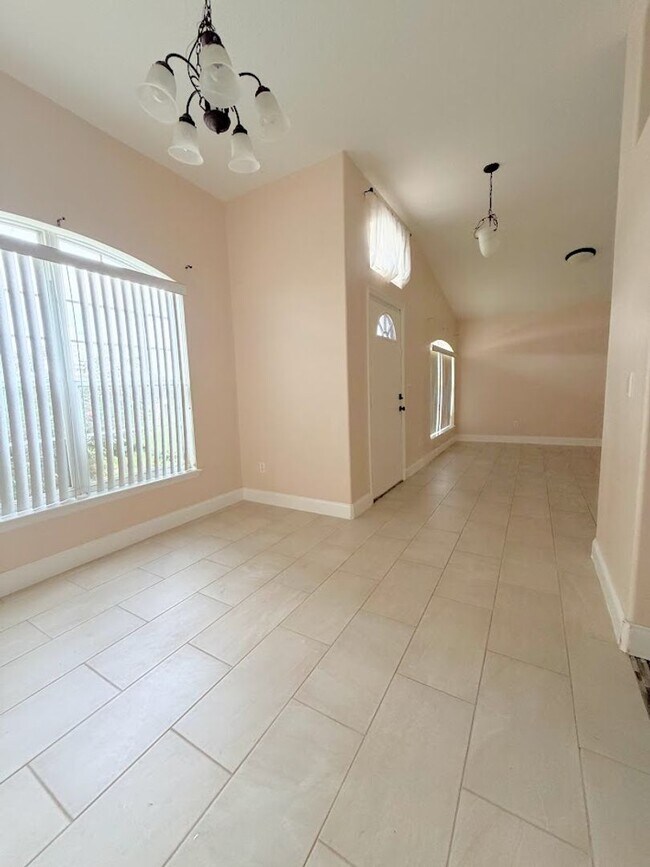 Foto del edificio - LOTS OF ROOM IN THIS CUTE 3/2 HOME IN CLERMONT!