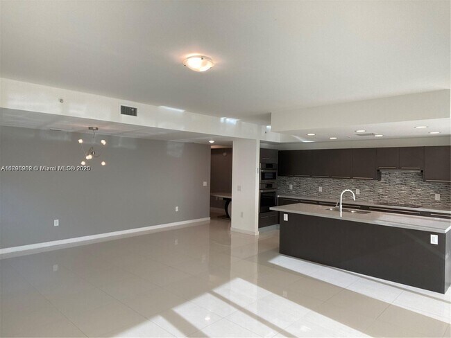 Foto del edificio - 7751 NW 107th Ave