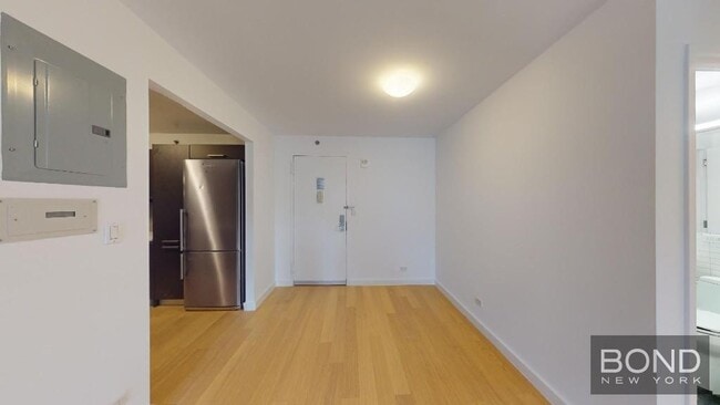 Building Photo - 222 E 39th St
