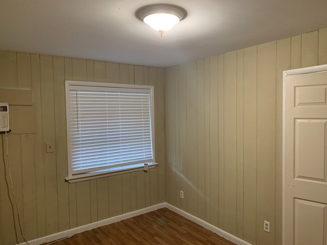 Foto del edificio - 3 Bed/ 2 Bath Home in Eastlake – Pet-Friendly