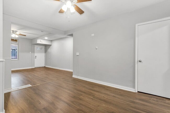 Building Photo - 5 Bed 2.5 Bath - ALL UPDATED, great south ...