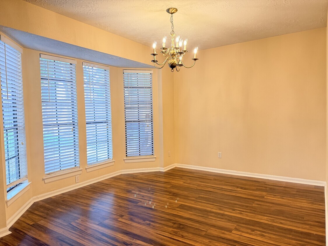 Building Photo - 16042 Pinyon Creek Dr