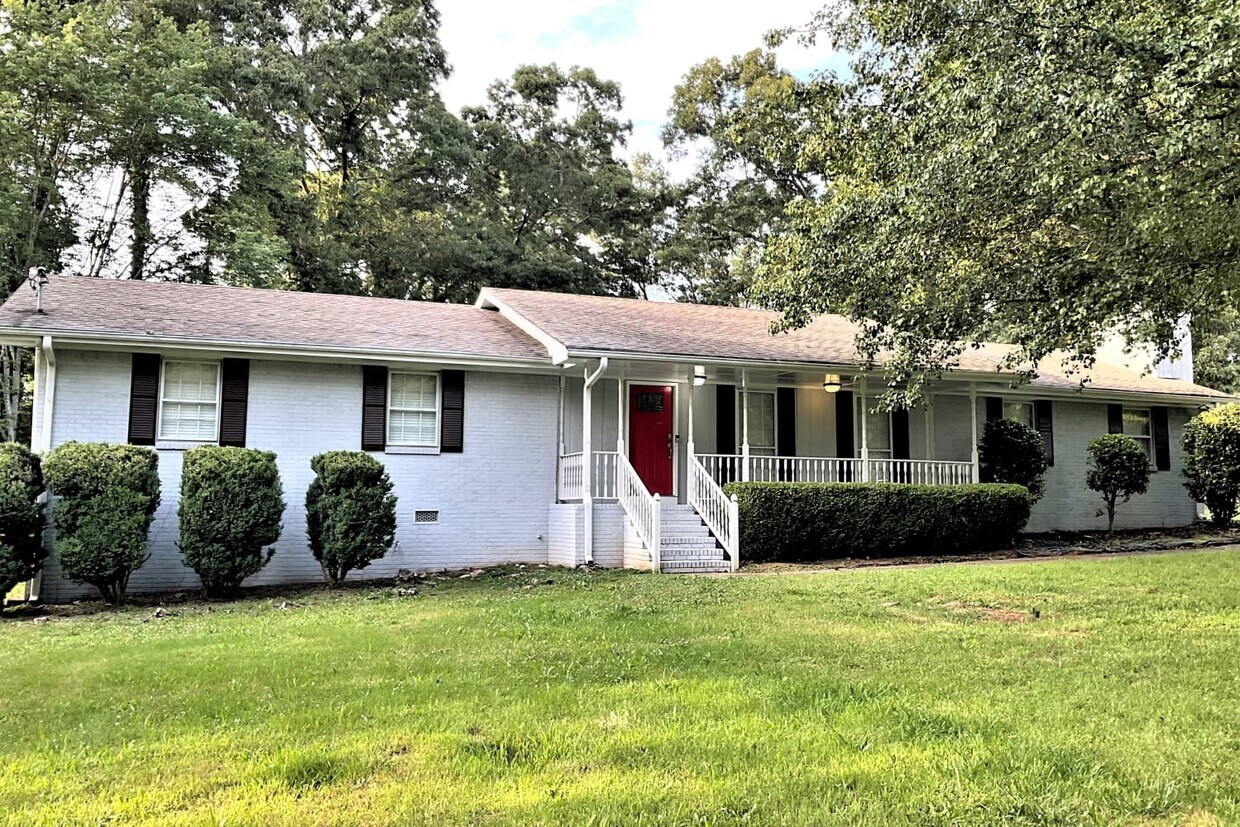 Primary Photo - 70 Hickory Dr