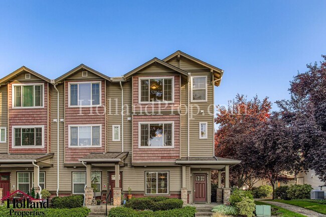 Foto del edificio - Lovely 3-Level Townhouse in great Hillsbor...