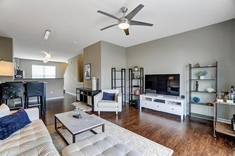 Foto del edificio - 1407 Bloomington Blvd