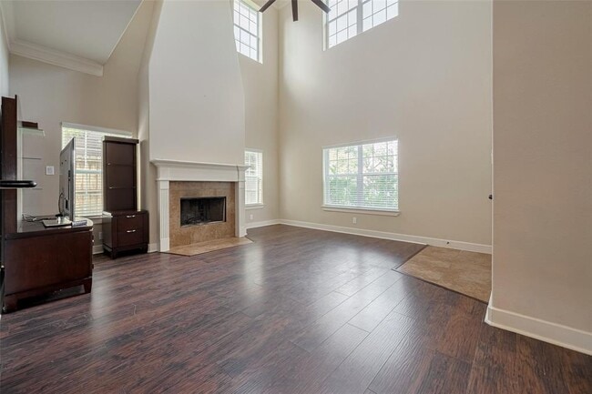 Building Photo - 2865 Westhollow Dr