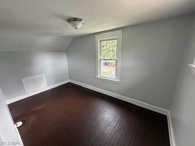 Foto del edificio - 9615 Cardwell Ave