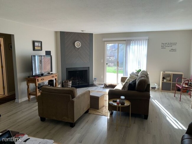 Building Photo - 2 br, 1 bath Apartment - 1297 Gatwick Ct