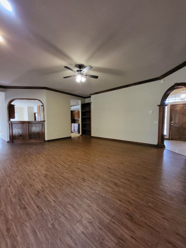 Building Photo - (3) Bed/(2.5) Bath with over 2000sqft in Blanchard Avail NOW!