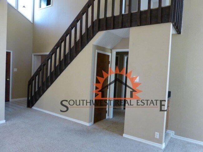 Building Photo - Golf Course Property!