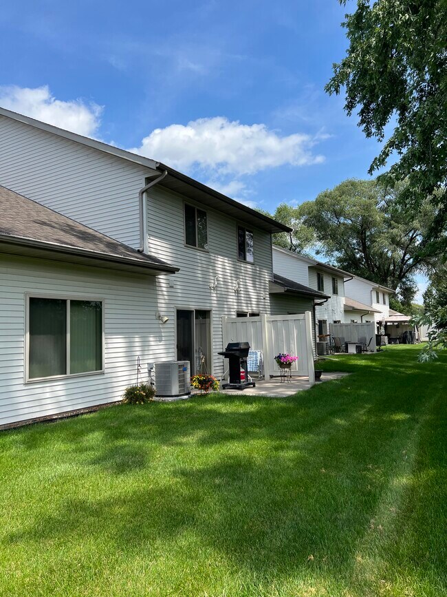 2807 Lakeshore Dr Unit 12, La Crosse, WI 54603 Condo for Rent in La