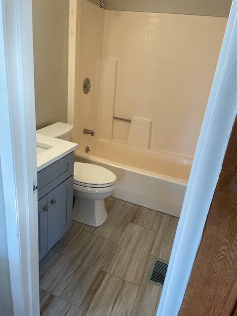 baño del piso principal - 198 Blue Gill Dr