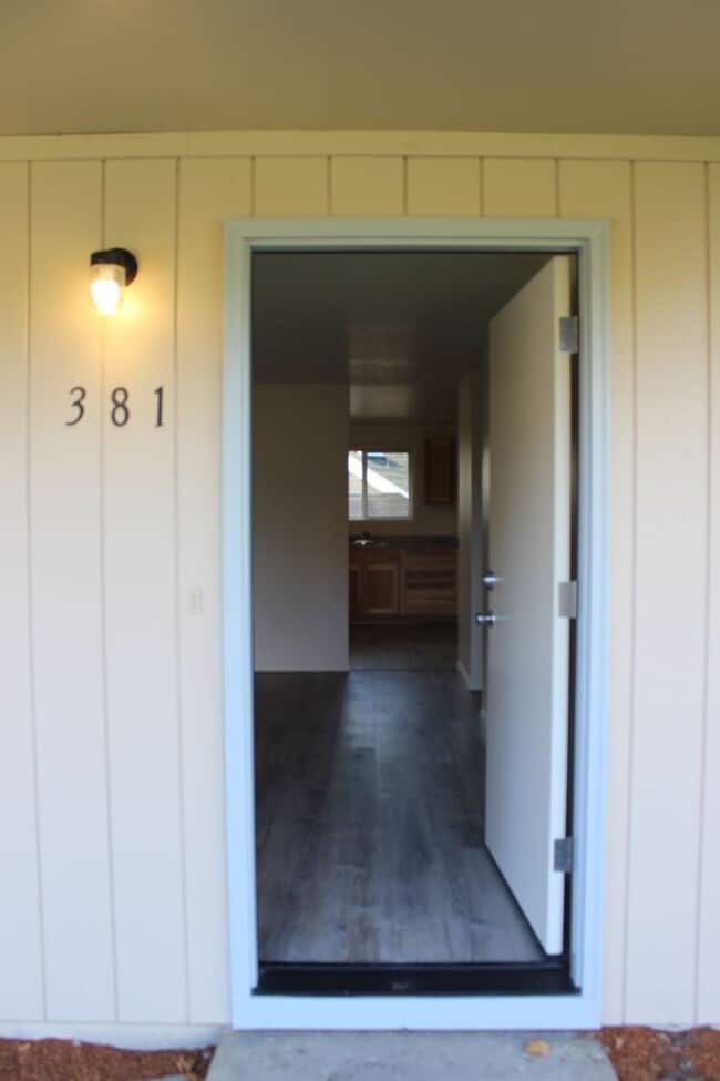 Building Photo - 4 Bed 2 Bath Hillsboro Ranch